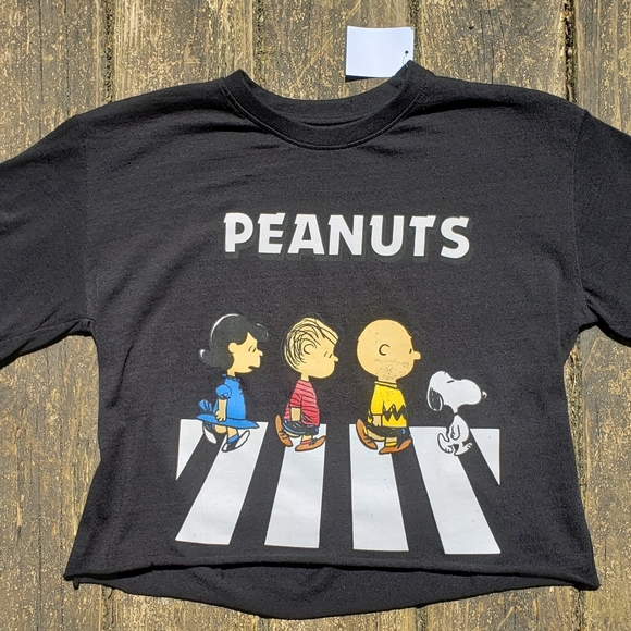 Peanuts Tops - NWT Snoopy Crop Top Tee 😍